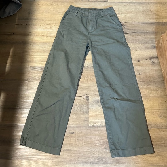 GAP high waisted khaki pant - Picture 1 of 3